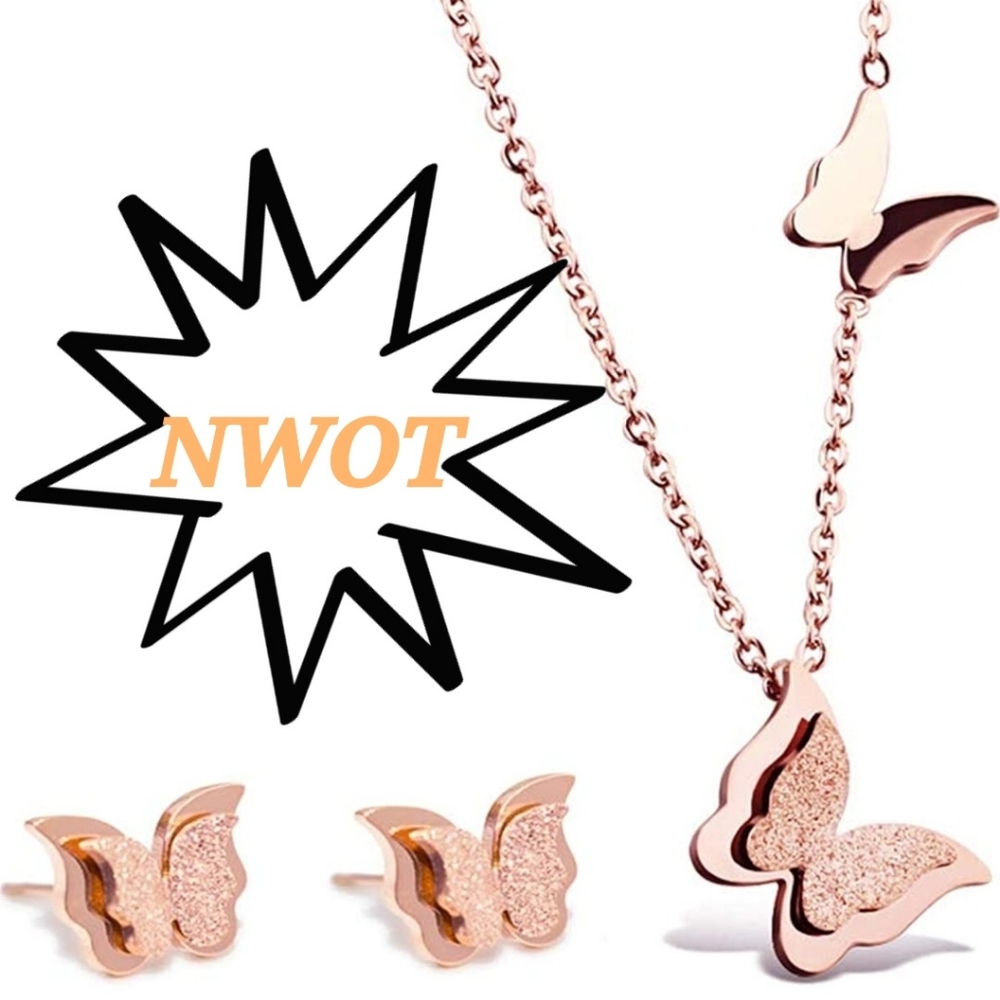 Btrfly Pendant Necklace w/ matching earrings